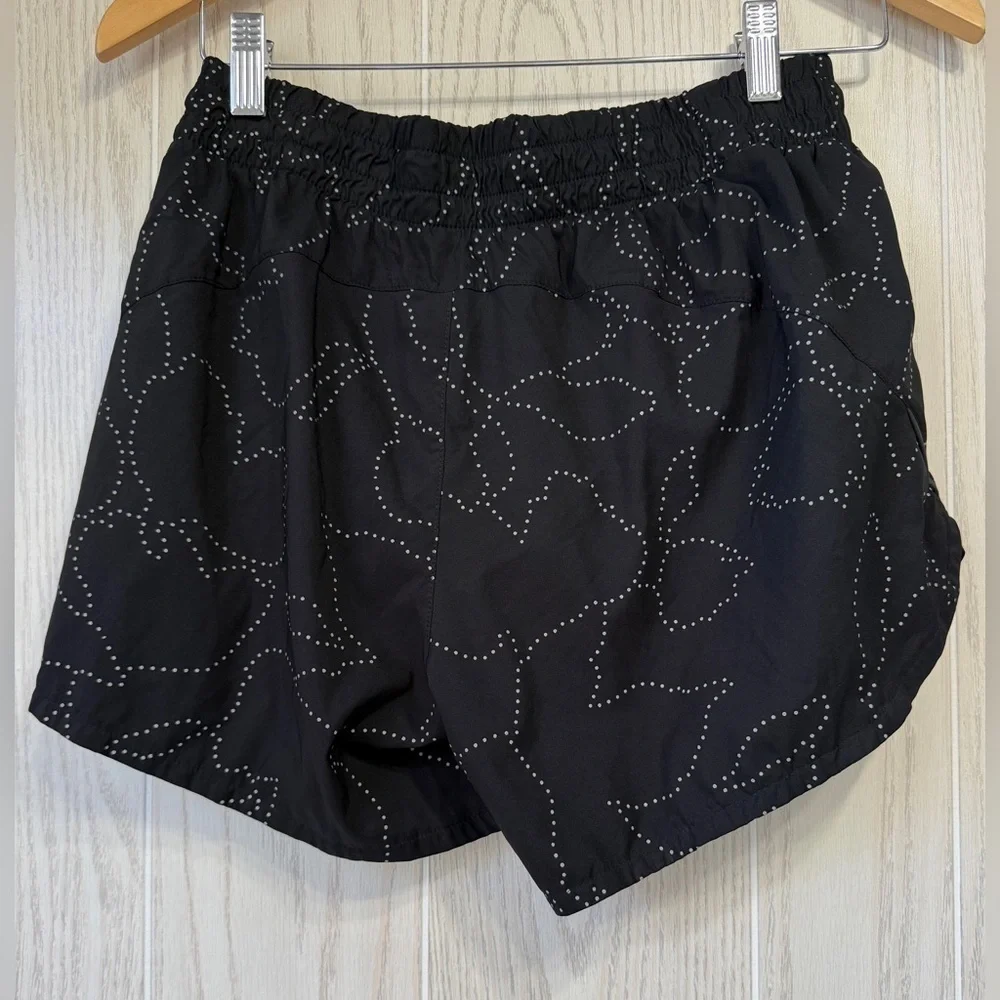 ATHLETA RACER RUN REFLECTIVE SHORT 4.5" Size Small - Picture 5 of 5